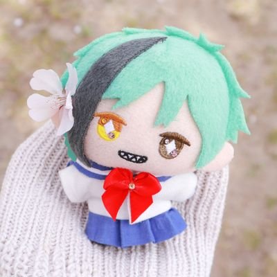 (むらさき)です。 ※ぬい専用垢ではありません※  20↑メインは.5含む刀とtwst。ぬいちゃんのお洋服とか作ってます。⚠ぬいの女装あり👗。
腐/雑食。地雷なし。CP関連はRTしません。が、好きなものには反応しますので各々自衛お願いします。お写真はふろちゃんメイン。お返事は暇な時。