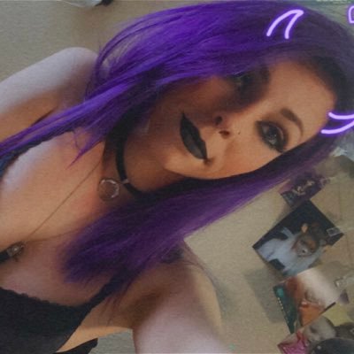 🦇 Embracing the dark side with a hint of fun! 🖤 Goth enthusiast ready to chat about all things spooky. Join me for a chillingly good time! 🔮✨