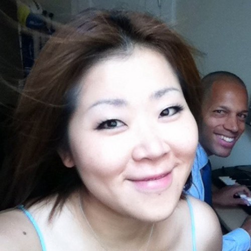 aprilbom's profile picture. 