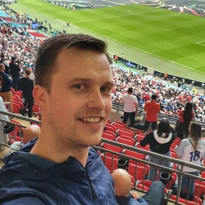 markengestalter, digital fasziniert, sportbegeistert, familienmensch, ab sofort nur noch im blauen Himmel zu finden.