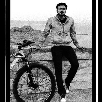 fitness freak,
kaam se matlab rakhne wala aadmi.