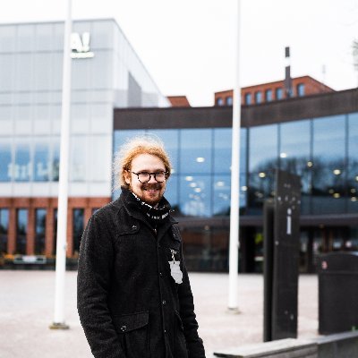 tuomaspoutanen's profile picture. Vihervassari idealisti fillarikommunisti feministi antirasisti