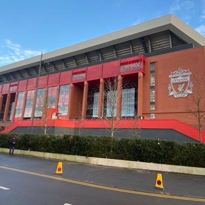 映画や旅行、サッカーが好き。たまにピアノ弾くかも。あと一度でいいのでボウリングのプロ試験を受けるのが目標です(両手投げ)