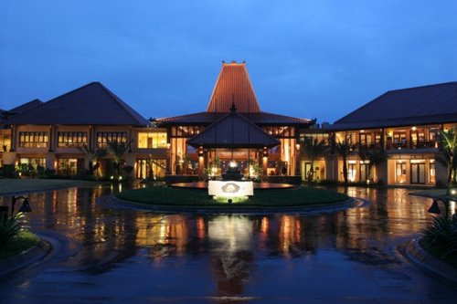 an oasis boutique resort, 21 private bungalows and 46 rooms, Graha Sari rasa Restaurant, Graha Wangi Spa, Shokudo Japanese restaurant, Lobby Lounge