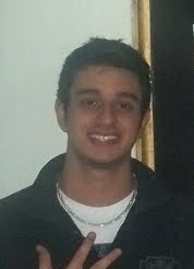 CANTO MINHA VIDA COM ORGULHO, COM MELODIA ALEGRIA E BARULHO ;D