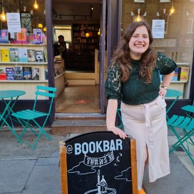 Bookseller/Lover, indie enthusiast. Creator of @BookBarUK 📚🍷'A top-class bookseller' @RedMagDaily 📚🐛 she/her