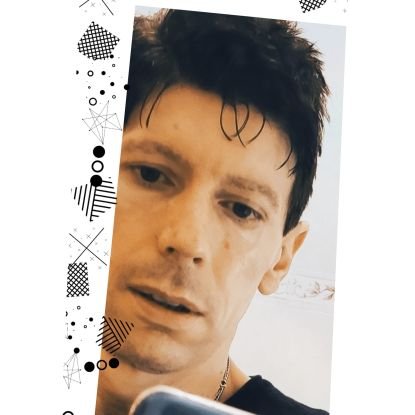 Solo i pazzi e i solitari possono permettersi di essere se stessi....