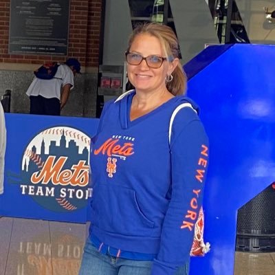 Mom, dog lover and born a Mets fan🧡💙#LGM