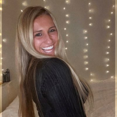 virzi_'s profile picture. big fan of puppies, babies and anything yellow