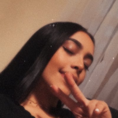 Andrea_Builess's profile picture. Acuario en crisis, fan #1 de los mojitos.