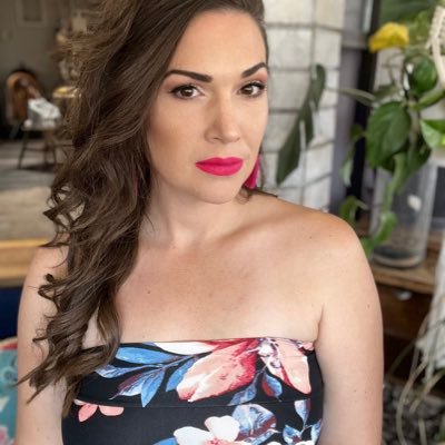 ✝️ Daughter of the King 📚 Patriotic Homeschool Mom 🇺🇸 🏋🏻♀️ Working Out is My Therapy 🙌🏻 Helping Others Escape 9-5s/All Day School Lifestyle