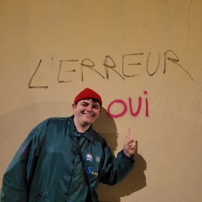 Paultralativ's profile picture. ¼ von @radioloophole. 
Ehemals ½ von @ultralativ. Student. Musik. Biografie. ¡no pasarán! 
(he/him)