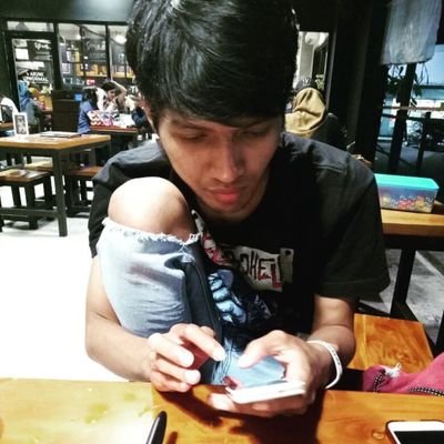 emasjojo's profile picture. Break The Pattern 💚 
Jika kamu belum menyukai untuk belajar,
Belajarlah untuk menyukainya,
Karena itu akan mengubah hidupmu.