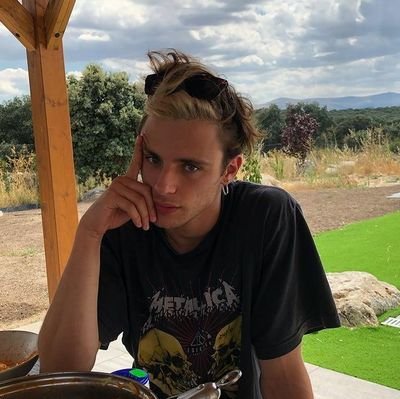 reservachris's profile picture. ───┄ 𝐝𝐫𝐚𝐦𝐚 𝐛𝐚𝐛𝐲