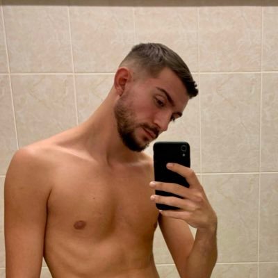 Dylan here, 26 years old guy from Romania, lets get naughtyyy https://t.co/WSEUGAQq9x