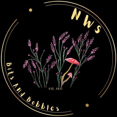 Creativity is queen!
Here at NWsBitsAndBobbles we believe in a creative approach to all things resin and jewelry.