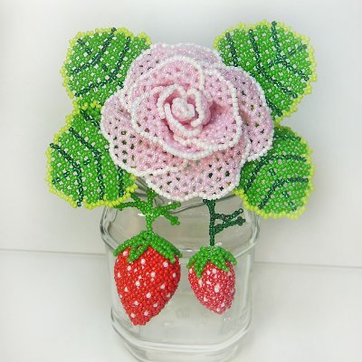 ビーズ手芸がライフワーク。もともとはアクセサリーを自分の為に作りだしたのがきっかけです。独学で、世界中のレシピを攻略。かなりの腕前ですが。手芸作家を夢見てます。フランス・イタリア系の宝飾タイプ。エスニック系。北欧の人形。幅広いジャンルの作品を作っています。高齢者介護と道路族の問題を受難中。鬱静養中。ぼやき多しです。