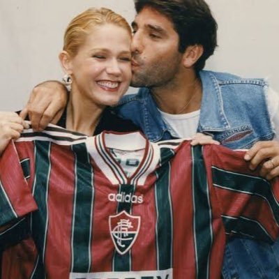 Viu a/o tricolor no estádio, na rua, no ônibus e se apaixonou? A gente faz ela/ele te notar também! Espalhando o Fluminensismo! TODA forma de amor #TimeDeTodos