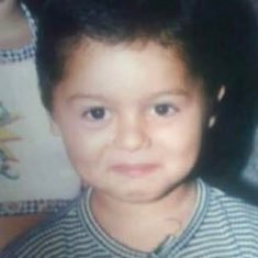 Era um garoto e como eu... ama música, livros, sorrisos, beijos, abraços, amigos e comida!