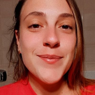 loueezah's profile picture. se eu pudesse escolher o que ser, escolheria ser flor. 🌼