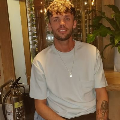 rossiboibusker's profile picture. Drummer/ Singer. 💃