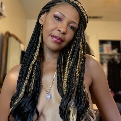 #GoddessQueen #Balancing #Spirit & #Reality #PrettiGurlWellness #WellnessCoach #ChakraHealing #TarotReading #Reiki #CBT