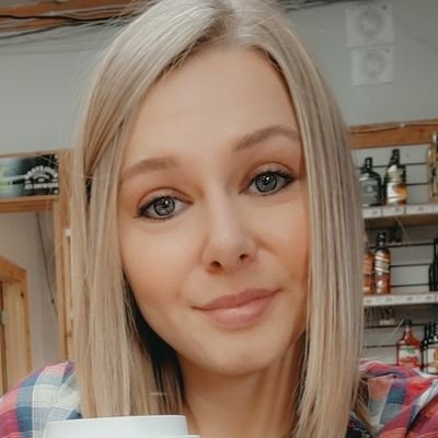 KatieMichelle31's profile picture. | says “FUCK” a lot |