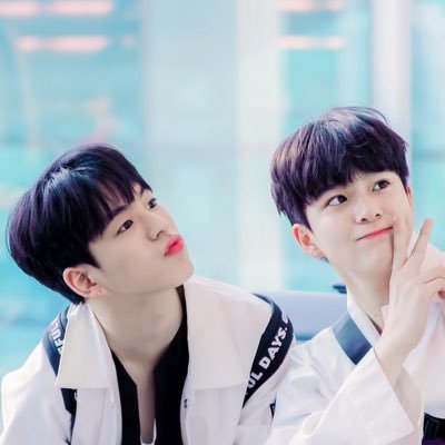 95line りさと申します❤💎宝石箱からアジェ夫婦ペンでございます🦁❤🤖新たなケミを探して三千里🏃💨 無言フォローOK👌一言下さればお迎えに参ります🤗MVでの🤖「俺のジェヒョク」公認🎊㊗