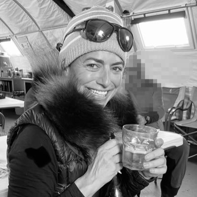 FRGS 1st female in the world 🌎 to complete 4 Desert Grand Slam (250km across Atacama/Gobi/Sahara/Antarctica) & climb 7 Summits 🏔 also 🎿 to the South Pole