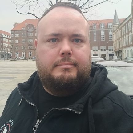 YouTuber, Security consultant, musician, comedian, data archeologist, open source, hacker and digital freedom fighter.
🌈 Polyamorous
Tweets in DA and EN.