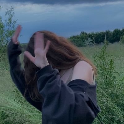 AMITIS81's profile picture. زندگی خیلی فوق العاده میشه
اگه به حرفای مردم توجه نکنی:)