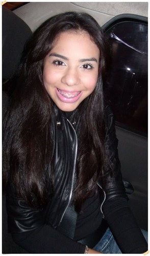 14 Aninhos runo aos 15 *-*.... pisciana, amiga, carinhosa..... E LOUCAMENTE APAIXONADA PELO -- http://t.co/7FkoIrwtnp