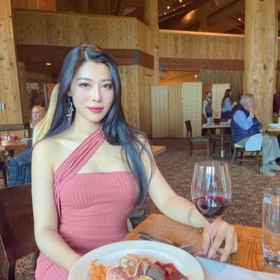 leelii77464030's profile picture. 