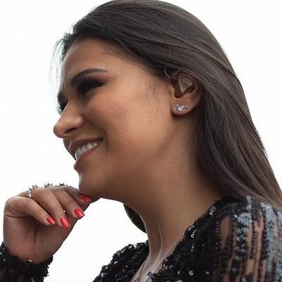 Você me ensinou a acreditar em mim e nos meus sonhos, e eu te amarei para sempre ❤🍀 @Simone_SeS