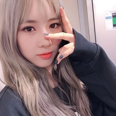 || Dreamcatcher & Mamamoo || Video Game Enthusiast 🎮🕹 || Writer & Artist 📝🎨 || 37 She/Her 🏳️‍🌈 || https://t.co/FczLCgLYlU