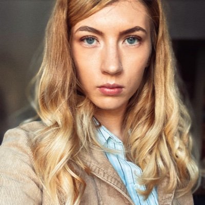24, vorbăreaţă,bloggeriţă când am chef,interesată de cărţi,filme şi oameni faini,iubitoare de vin şi cafea. Mândră moldoveancă,încăpățânată,aparent inabordabilă