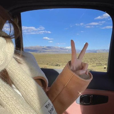 hu05548263's profile picture. Loves skiing and yoga, dark humor, loves dogs and cats, kind and filial girl, looking for a true friend or the love .