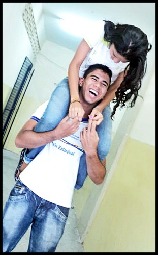 18 Anos Sou Apenas Um Cara Que Luta Pelo Que Quer e Tenta Ser a Mesma Pessoa Sempre com quem seja que for !A Vida