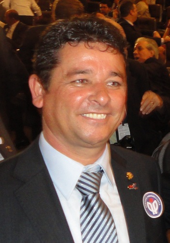 Prefeito Comunitário Regional do Setor Primavera, Conselheiro do Orçamento Participativo do DF, e Blogueiro.