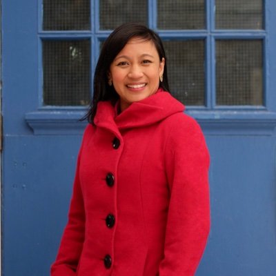 Author of Reuniting with Strangers | Founder of #FilipinoTalks for 🇨🇦 school boards. 👋🏽 Catch me on IG! 

Pronunciation Tip: Jenna-lee Austria Bon-ih-FA-sho