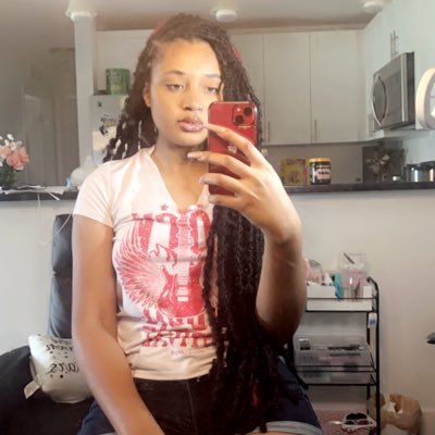 📸: @_.briiibriii._ . 22 big dog . living my best life 🥳 phlebotomist technician 💗
