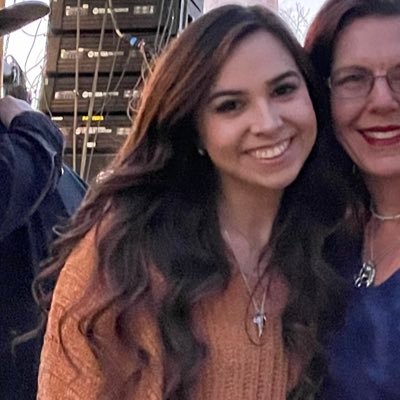 dalli_albus's profile picture. The difference between llamas and alpacas are their face and ear shapes.    you’re welcome:)