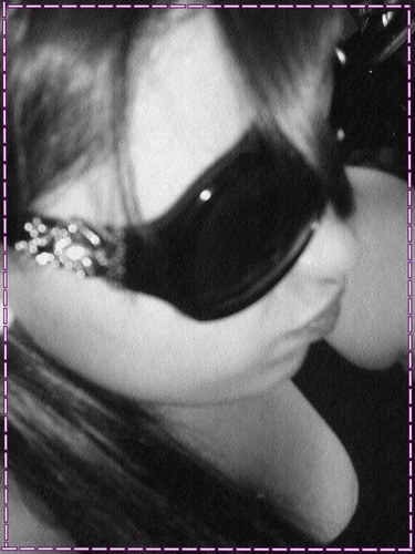 αquelα ... que é DIFERENTE ... Mais se diverte paks (: