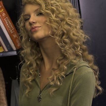 jennifersucks13's profile picture. she/her    (I follow back) MINOR