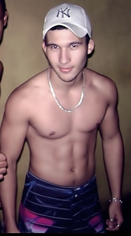nαo tente me entender,sou completαmente diferente do que vooc imαginα :)posso  chegαr mαis longe que vooc pensα :)
sou unico, meu modo de pensαr é diferente