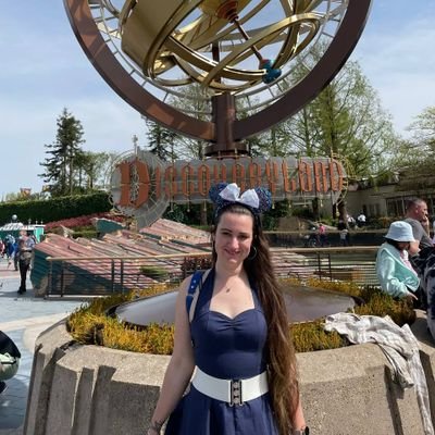 Just some other Disney obsessed person ♥️ strictly disney account @DLPTravels.                mix between 🇳🇱🇬🇧  tweets.