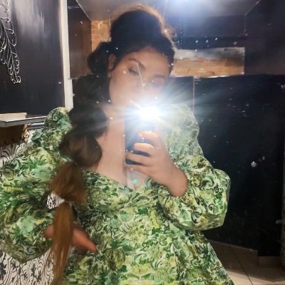 _Bitchel_'s profile picture. Likes: donuts  |  Dislikes: thunder, small fruits, loud chewing, other humans