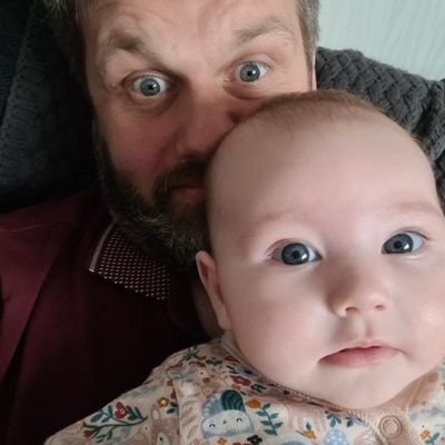 Balding, bitter man trying to be witty whilst tweeting about annoyances. Husband & Father. Takes Footy Manager and FPL a little too seriously.