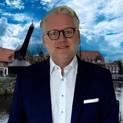 Neugierig, weltoffen, unternehmerisch und ökologischen denkend. Alles gepaart mit Humor und dem nötigen Ernst!