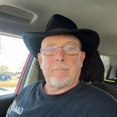 mikeschmidt0418's profile picture. 